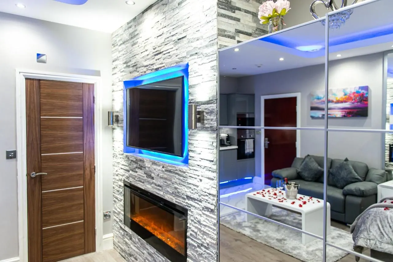 Aphrodite Suites Bradford  Apartment