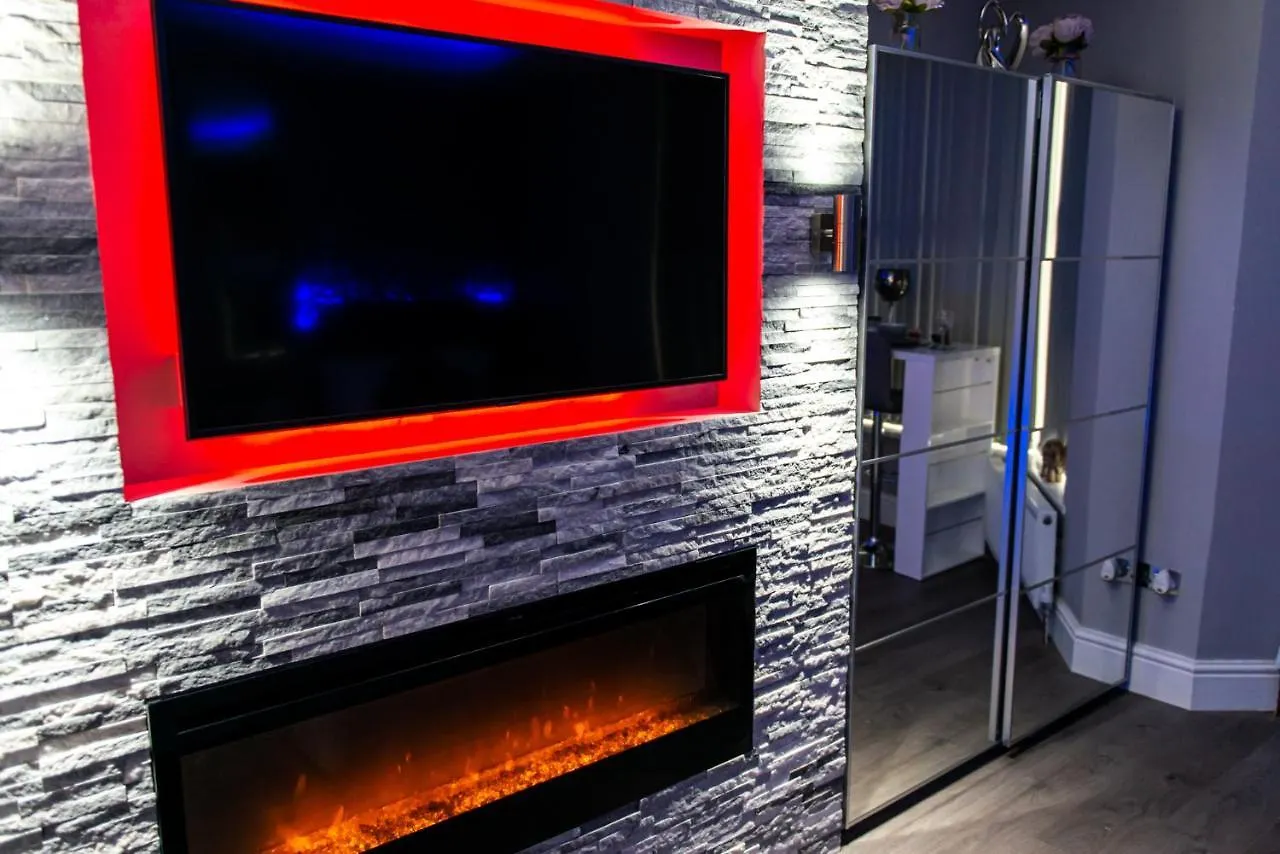 Aphrodite Suites Bradford  Apartment